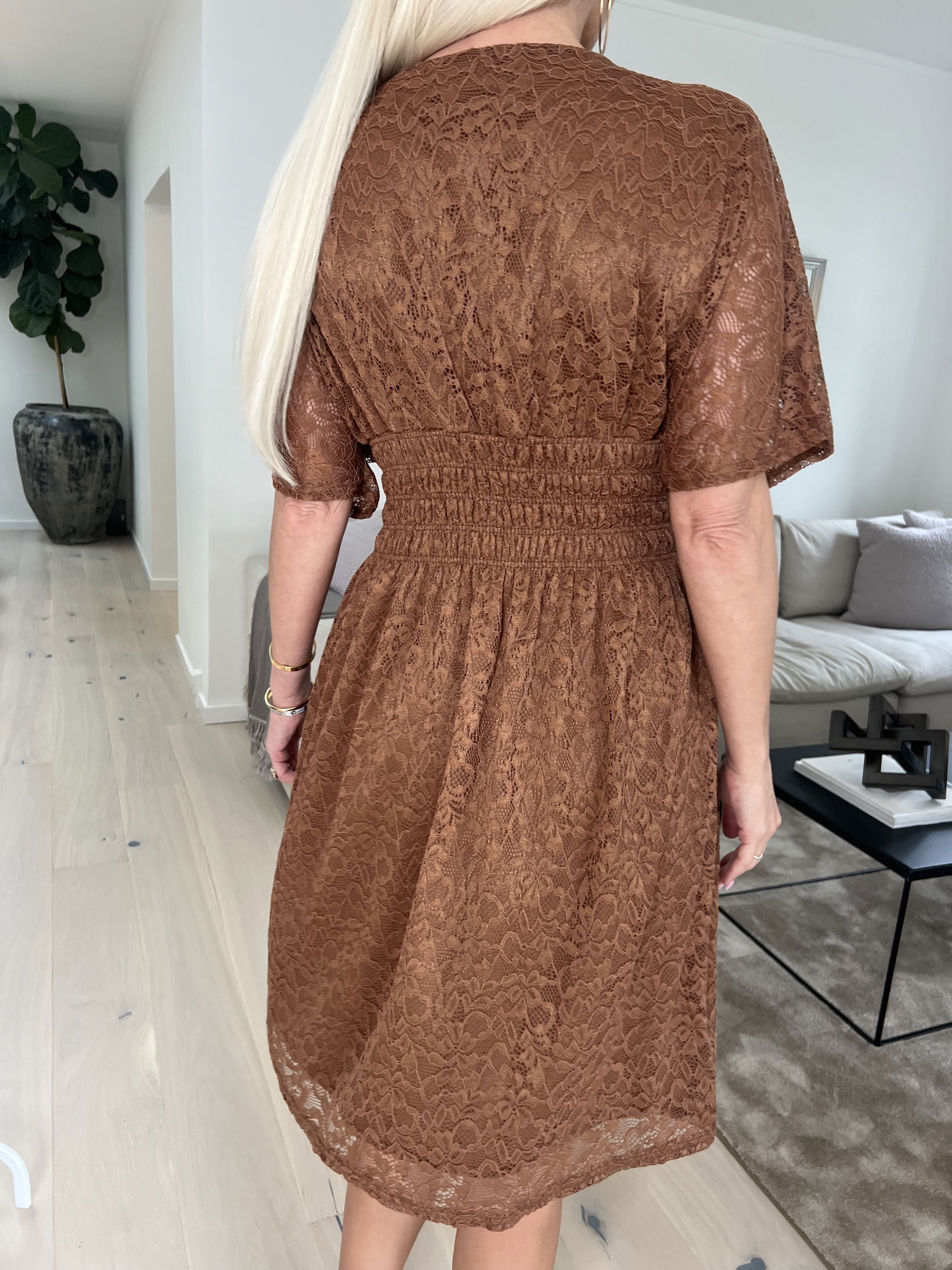 Pams Lace Short S/S - Kort spetsklänning med korta ärmar